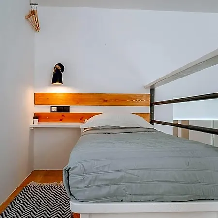 호스텔 Maria's Place 5 *