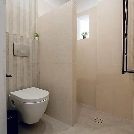 호스텔 Maria's Place 5 *
